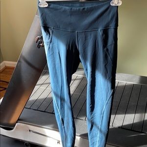 Athleta Stealth 7/8 Tight Small